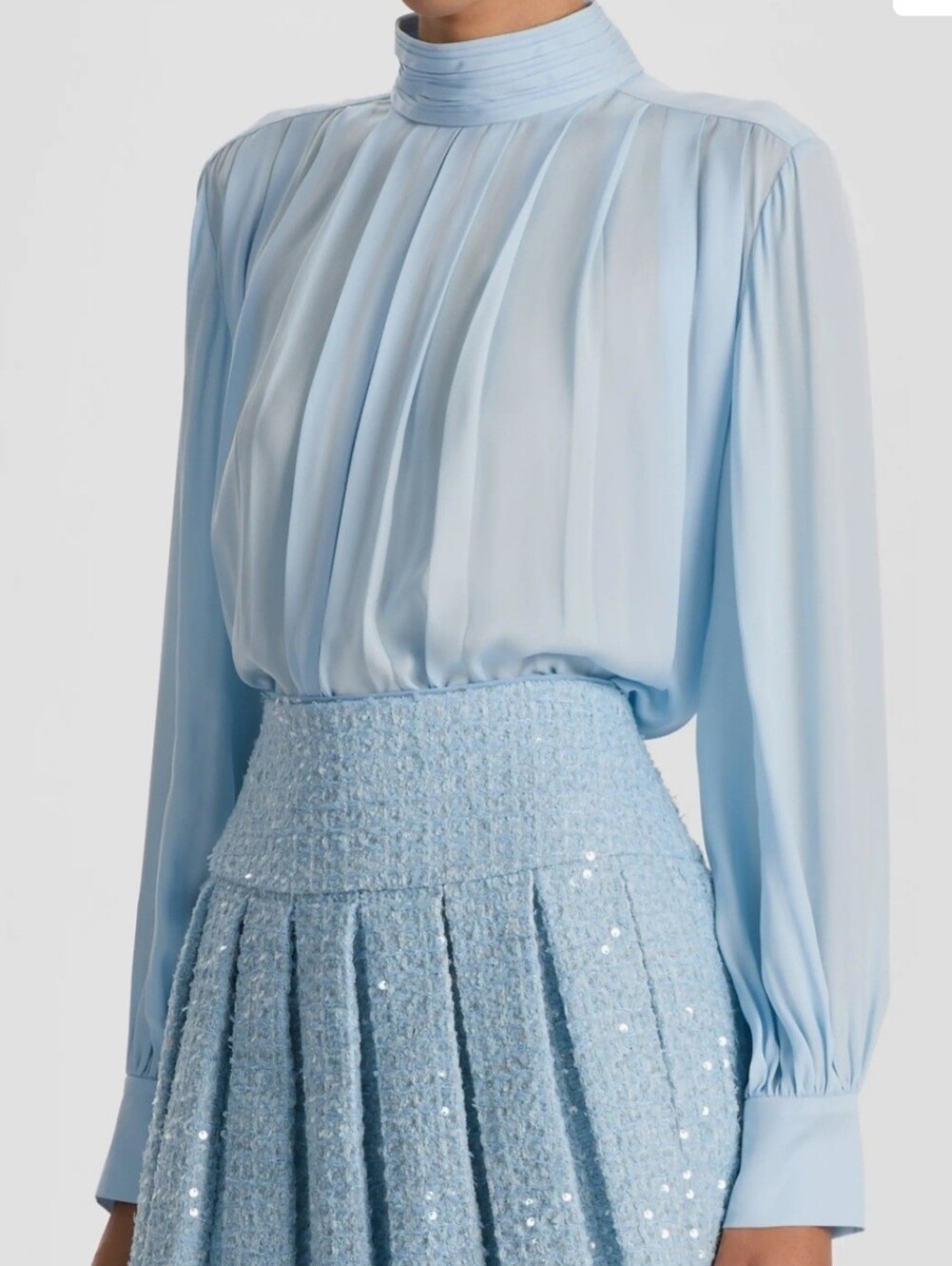ALICE + OLIVIA Gertrude Light Blue Pleated High-Neck Blouse NEW Sz M
